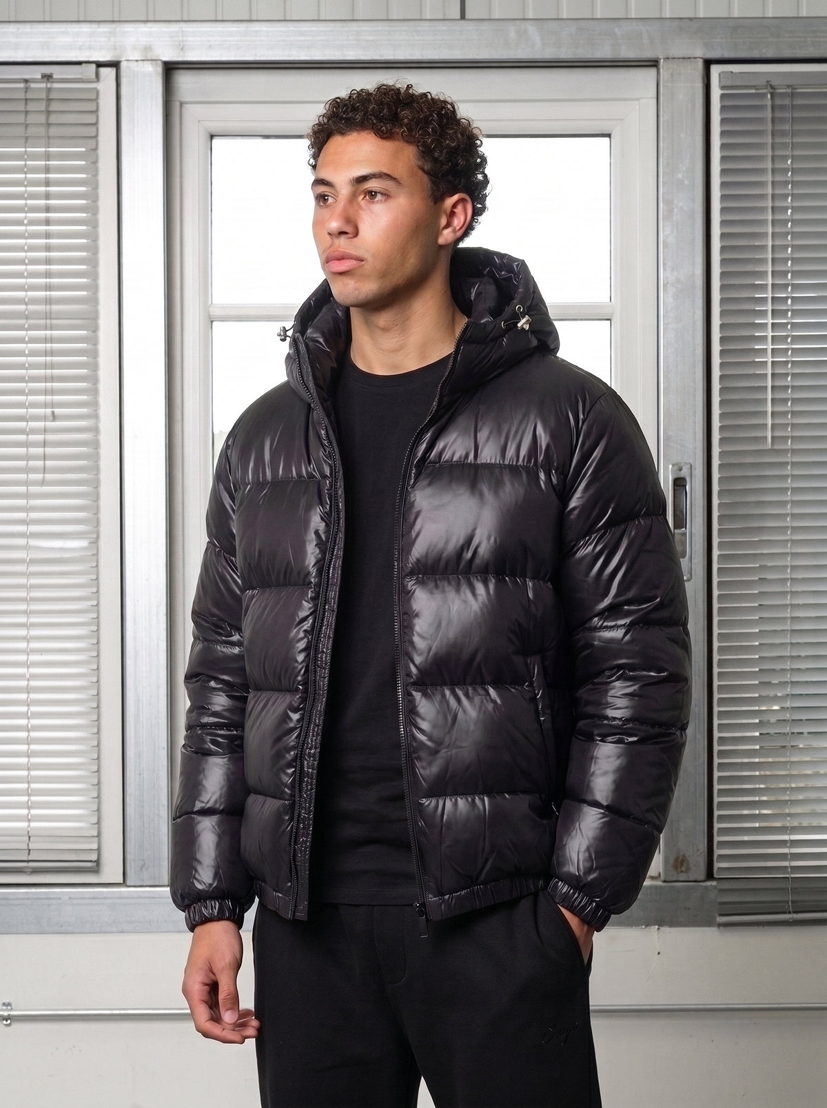 Puffer Glossy Black